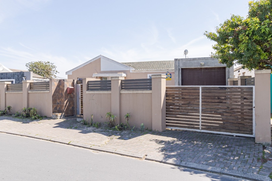 3 Bedroom Property for Sale in Electric City Western Cape